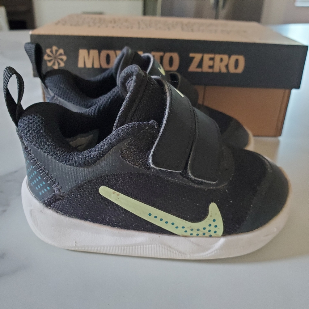 Toddler size 5 Nike shoes